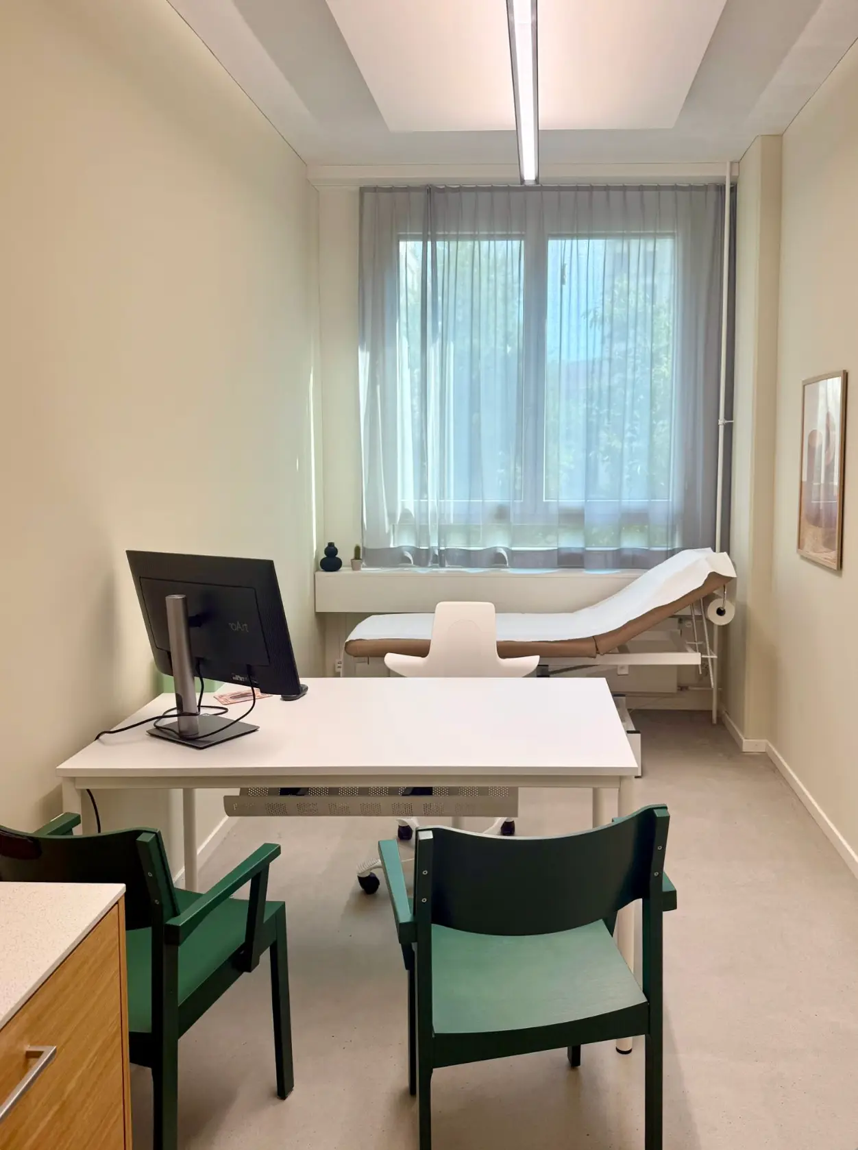 Behandlungszimmer der Arztpraxis Dr. Mosquera